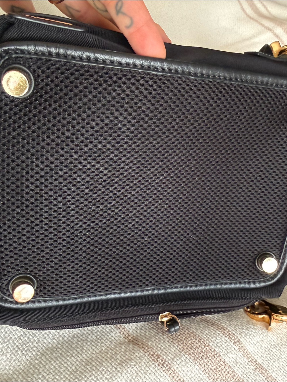 CARAA studio 2 mini crossbody in black and gold - Picture 3 of 4